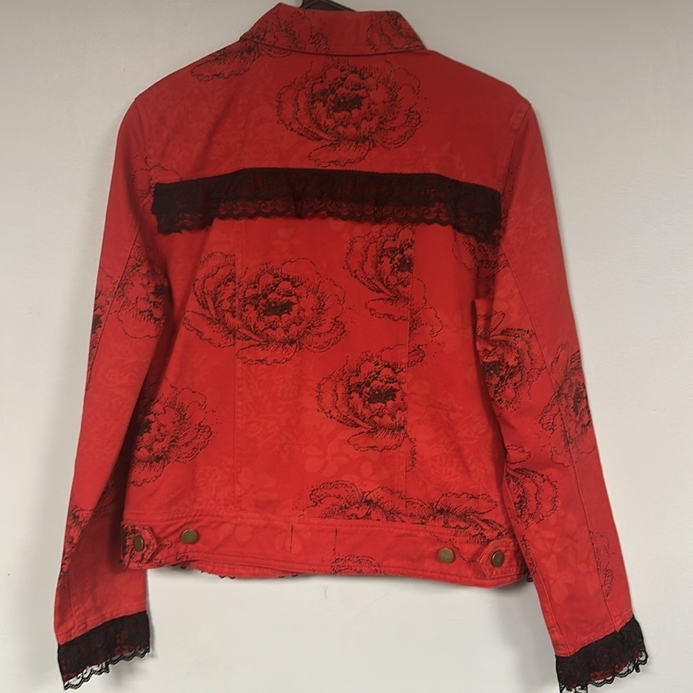 Metrostyle, Red & Black! Roses & Lace! classic cotton denim jacket. Size10
